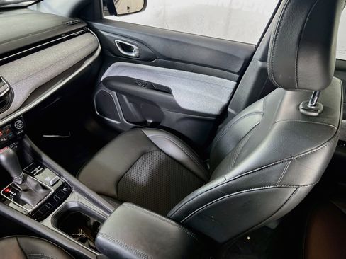 Used 2023 Jeep Compass Latitude w/ Convenience Group AWD/4WD image 22