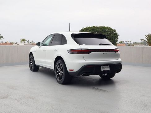 Certified 2025 Porsche Macan image 3