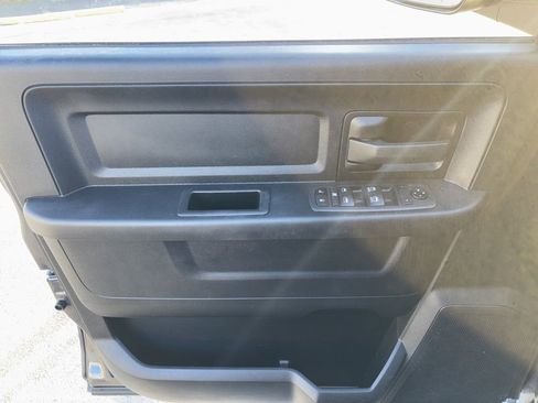 Used 2022 RAM 2500 Tradesman w/ Chrome Appearance Group image 9