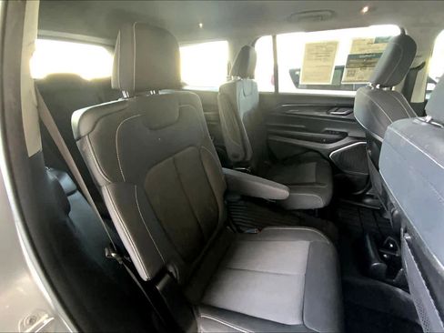 Used 2021 Jeep Grand Cherokee L Laredo w/ Luxury Tech Group I image 18