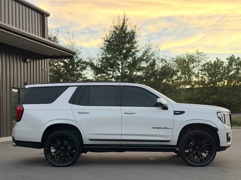 Used 2021 GMC Yukon Denali w/ Denali Ultimate Package AWD/4WD image 2