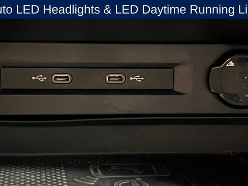 Used 2022 Volkswagen Tiguan SE image 10