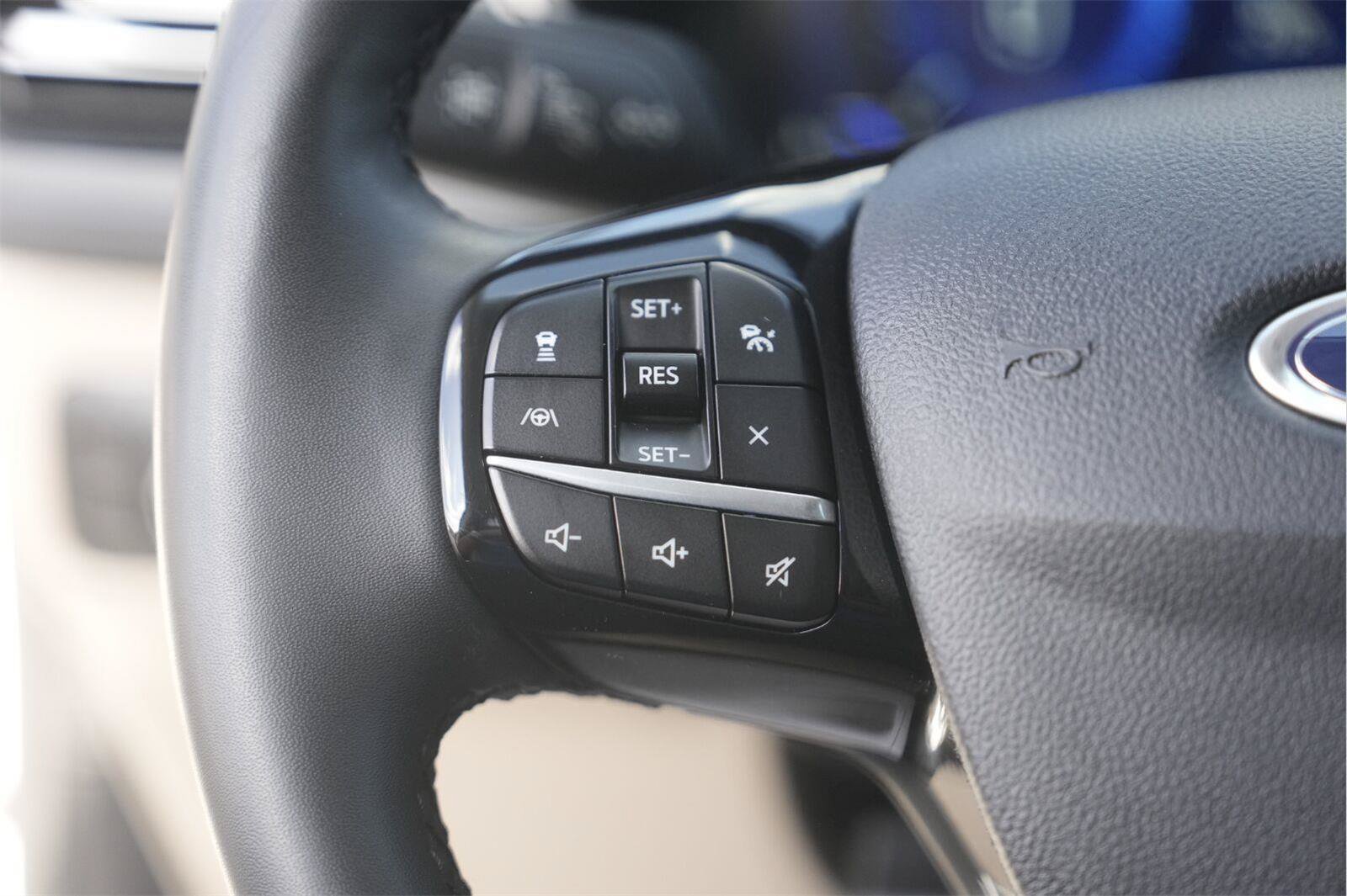 Used 2022 Ford Escape SEL w/ Technology Package FWD image 22