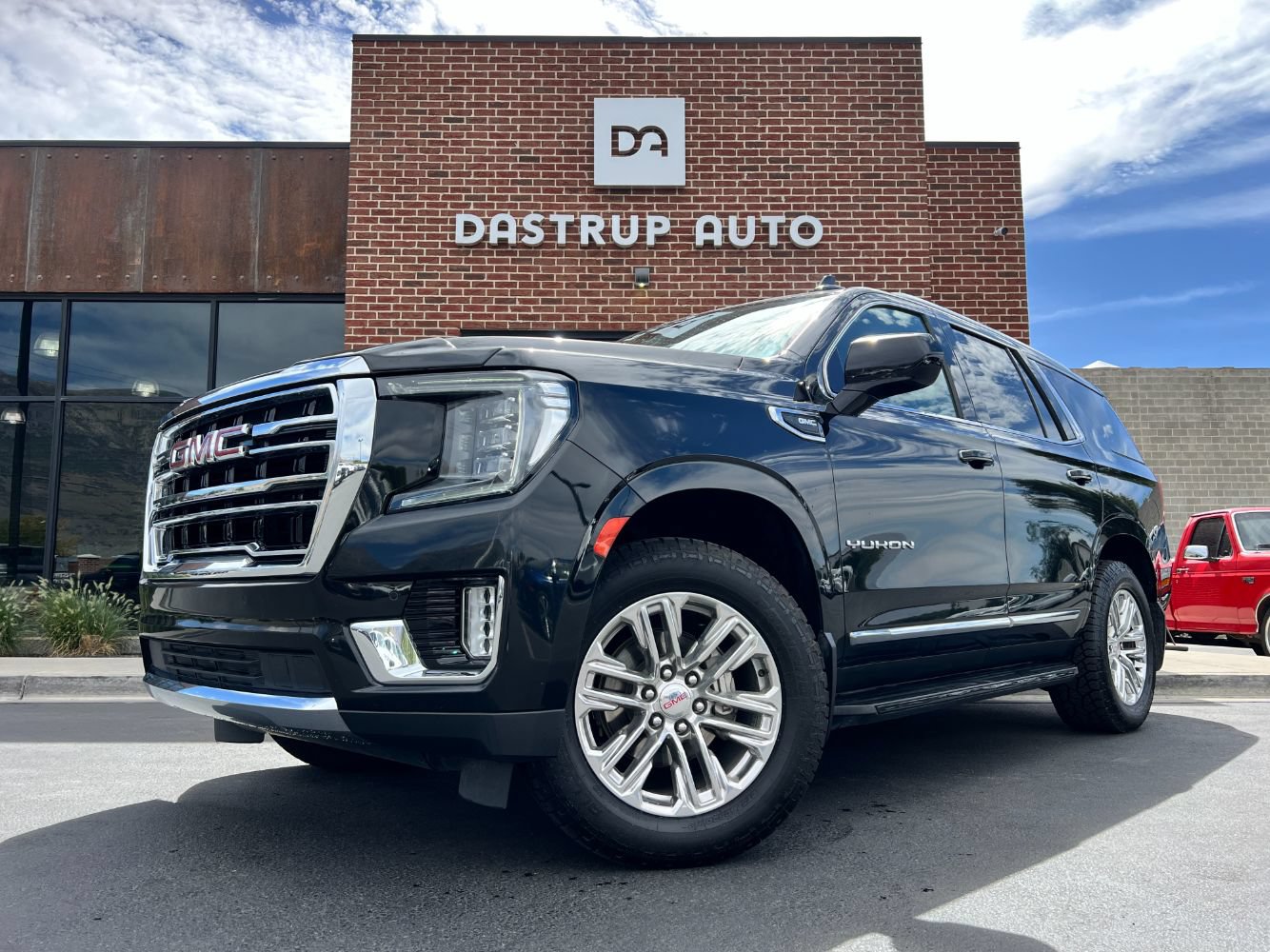 Used 2023 GMC Yukon SLT w/ Max Trailering Package AWD/4WD image 1