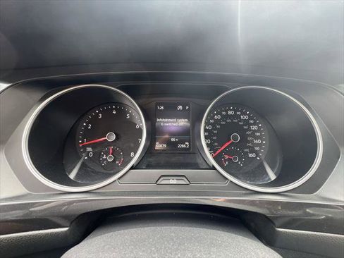 Used 2018 Volkswagen Tiguan SEL AWD/4WD image 15