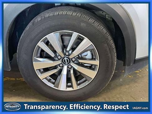 Used 2025 Nissan Pathfinder SL AWD/4WD image 8