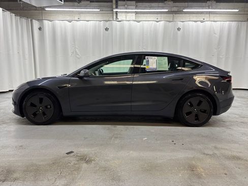 Used 2023 Tesla Model 3 Standard Range image 2