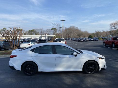 Certified 2025 Toyota Camry SE image 4