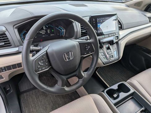 Used 2024 Honda Odyssey EX image 2