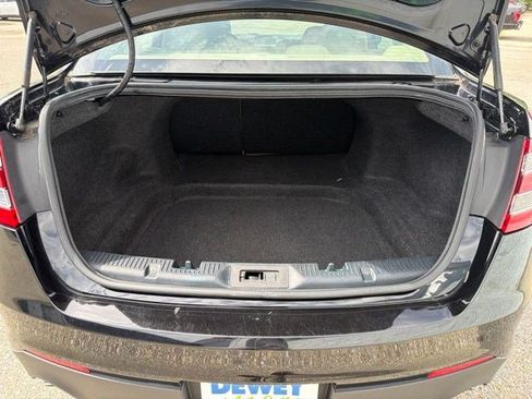 Used 2018 Ford Taurus SE FWD image 16
