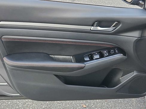 Used 2023 Nissan Altima 2.5 SR image 12