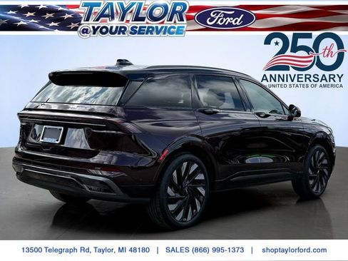 Used 2024 Lincoln Nautilus Reserve w/ Equipment Group 202A AWD/4WD image 3