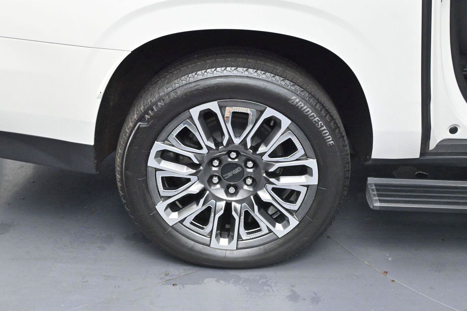Used 2023 GMC Yukon XL Denali Ultimate AWD/4WD image 41