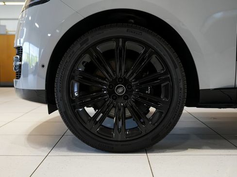 Used 2025 Land Rover Range Rover Autobiography AWD/4WD image 4