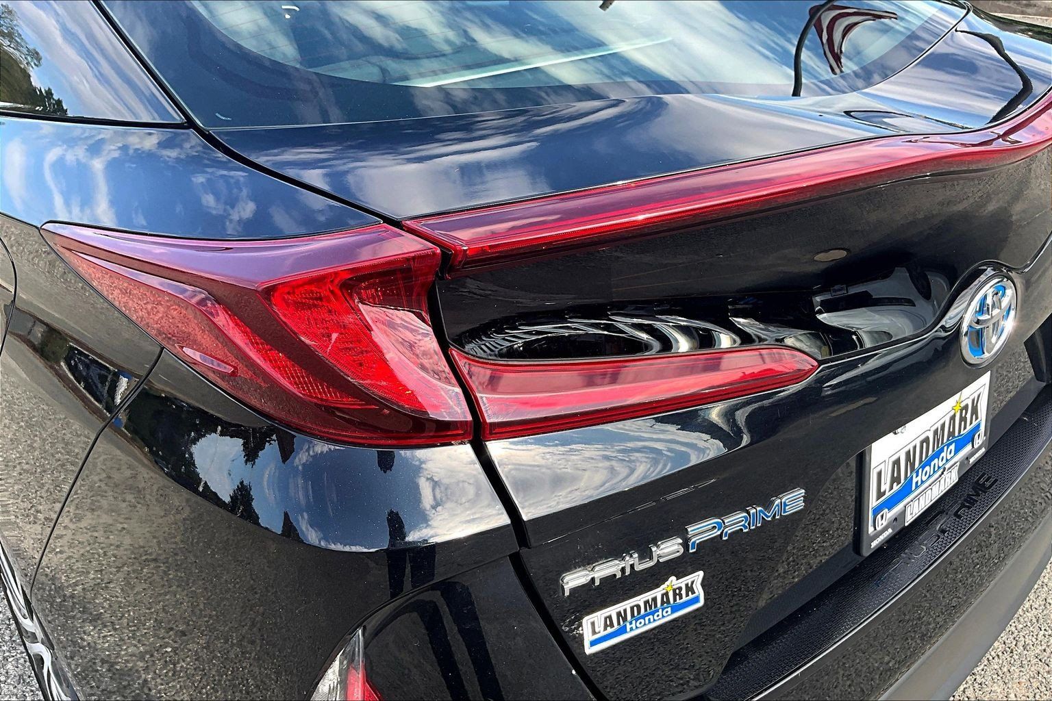 Used 2021 Toyota Prius Prime LE w/ Carpet Mat Package (TMS) FWD image 31