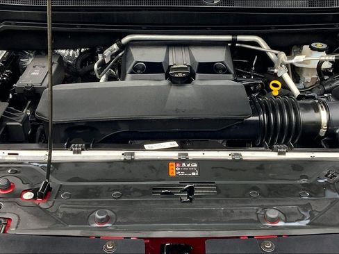 Used 2024 GMC Canyon AT4 w/ Technology Package AWD/4WD image 10