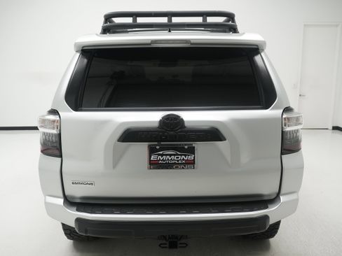 Used 2020 Toyota 4Runner TRD Off-Road Premium AWD/4WD image 5