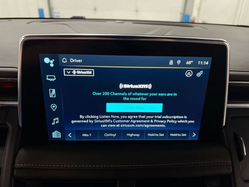 Used 2022 Chevrolet Suburban Z71 w/ Luxury Package AWD/4WD image 9