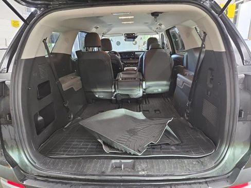 Used 2025 Kia Carnival FWD image 5