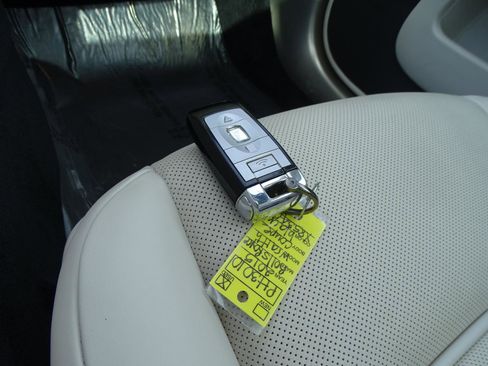 Used 2015 Rolls-Royce Wraith image 30