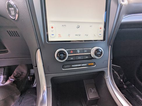 Used 2022 Ford Edge Titanium image 23