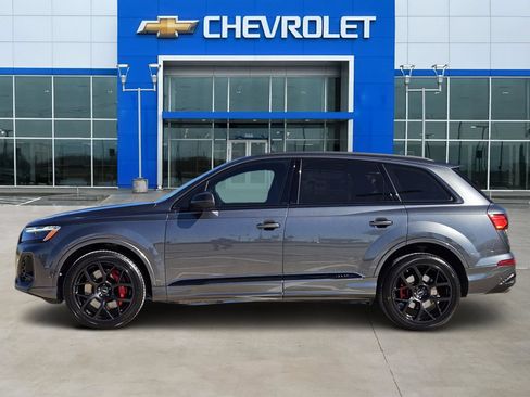 Used 2025 Audi SQ7 Prestige w/ Prestige Package AWD/4WD image 3