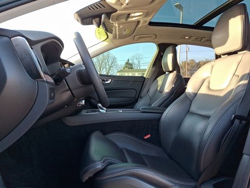 Certified 2023 Volvo XC60 B5 Ultimate w/ Climate Package image 13