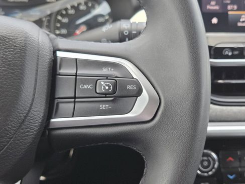 Used 2024 Jeep Compass Latitude AWD/4WD image 19
