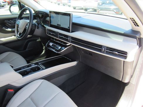 Used 2025 Lincoln Corsair FWD w/ Equipment Group 101A image 11