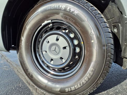 Used 2025 Mercedes-Benz Sprinter 2500 image 29