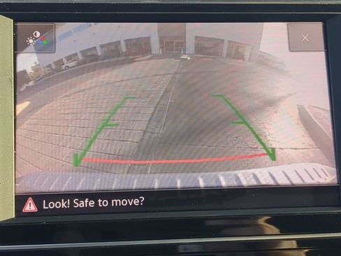 Certified 2023 Volkswagen Jetta SE image 22