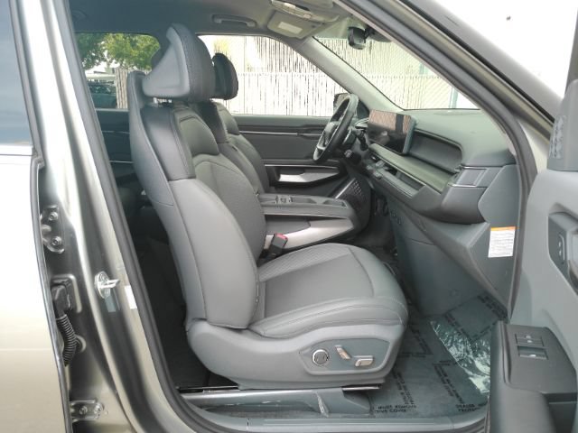 Used 2024 Kia EV9 Light Long Range RWD image 19
