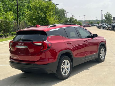 Used 2024 GMC Terrain SLE w/ Driver Convenience Package FWD image 12