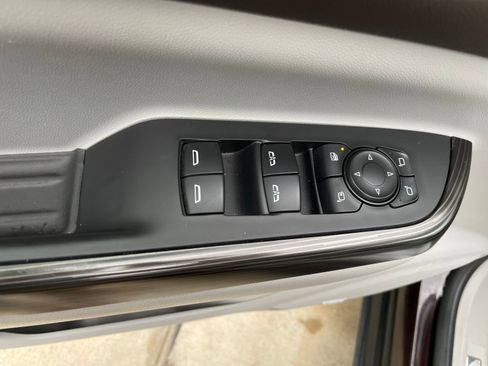 Used 2021 GMC Acadia SLT w/ Technology Package image 12