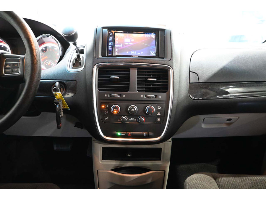 Used 2015 Dodge Grand Caravan SXT FWD image 25