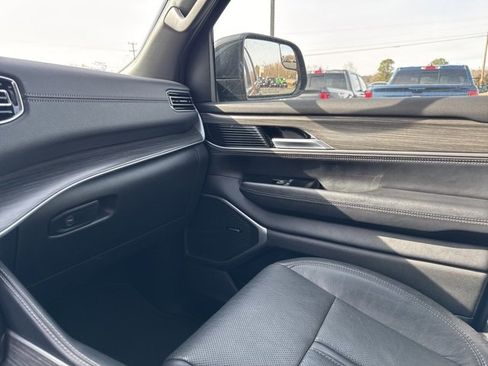 Used 2024 Jeep Wagoneer L Series III w/ Flexible Seating Group image 32