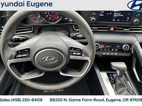 Used 2022 Hyundai Elantra SEL image 17