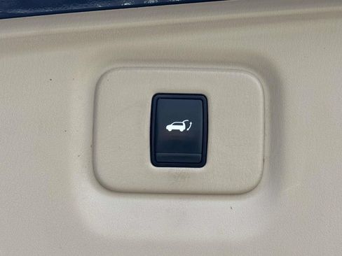 Used 2017 Nissan Pathfinder Platinum w/ Family Entertainment Package AWD/4WD image 26