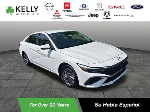 Certified 2024 Hyundai Elantra SEL FWD image 1