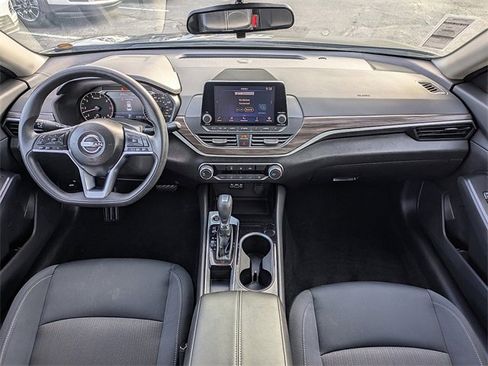 Used 2024 Nissan Altima 2.5 SV image 14
