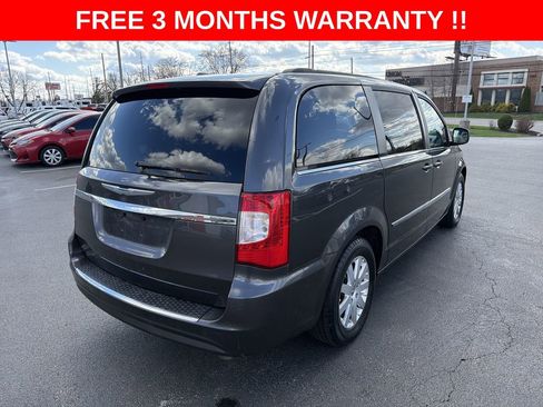 Used 2016 Chrysler Town & Country Touring image 30
