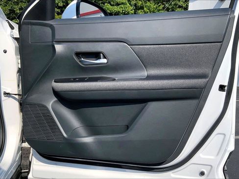 Used 2025 Nissan Kicks SV FWD image 21