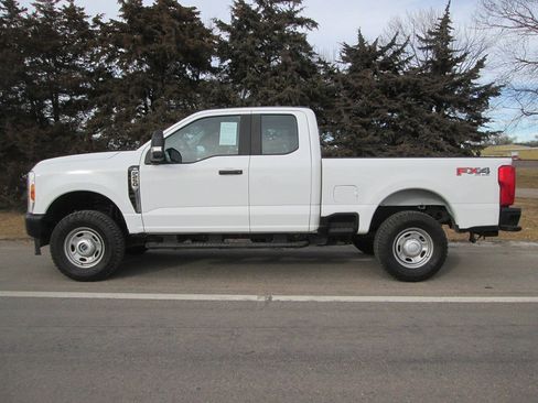 Used 2023 Ford F250 XL w/ FX4 Off-Road Package AWD/4WD image 11