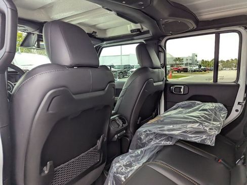 New 2026 Jeep Gladiator Sport image 9