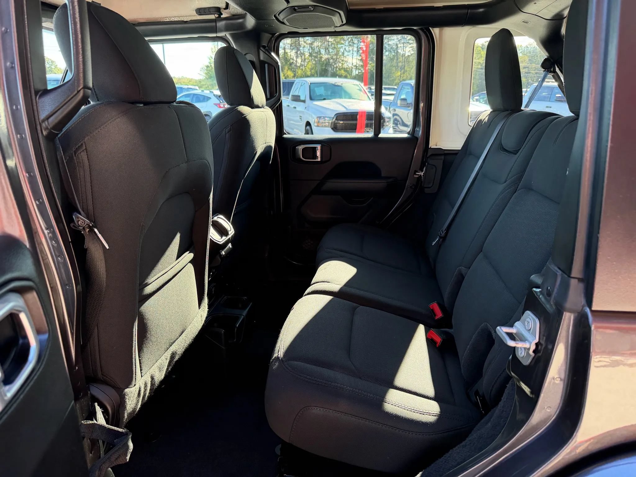 Used 2020 Jeep Wrangler Unlimited Sahara AWD/4WD image 13