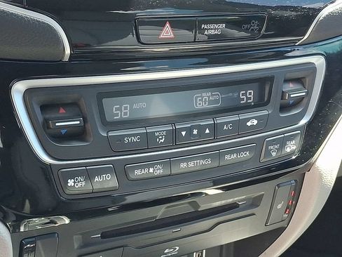Used 2020 Honda Pilot Touring image 18