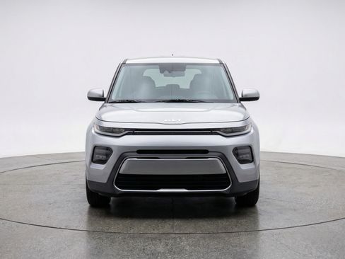Used 2025 Kia Soul LX w/ LX Technology Package FWD image 2