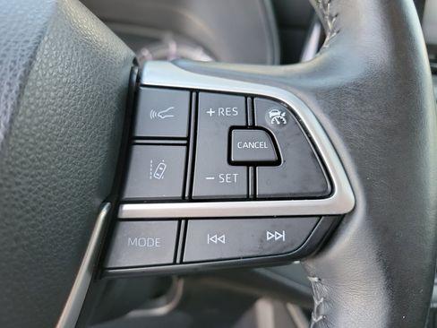 Used 2022 Toyota Highlander LE image 22