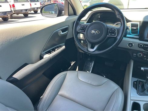 Used 2018 Kia Niro LX FWD image 18