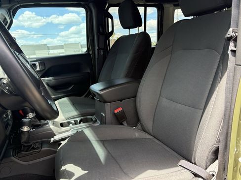 Used 2022 Jeep Wrangler 4WD Unlimited Willys image 9